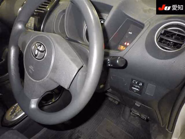 TOYOTA IST