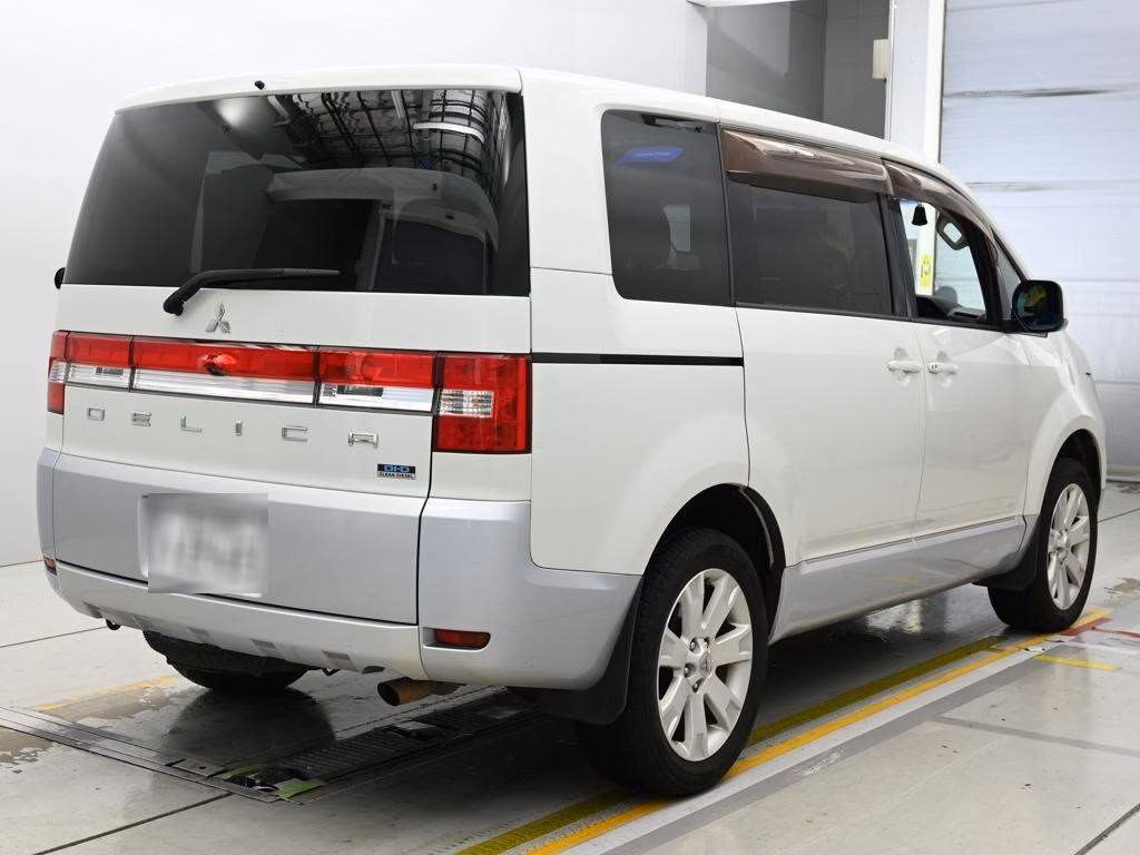 MITSUBISHI DELICA D:5