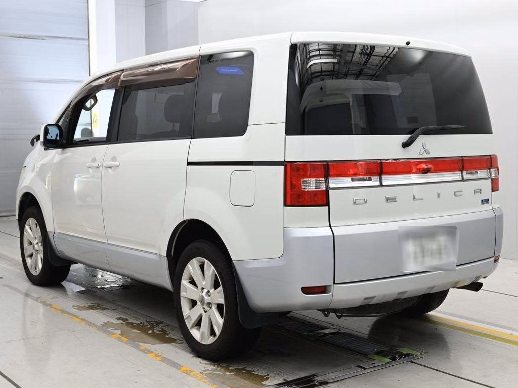 MITSUBISHI DELICA D:5