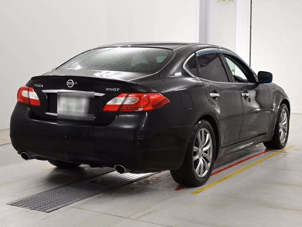 NISSAN FUGA