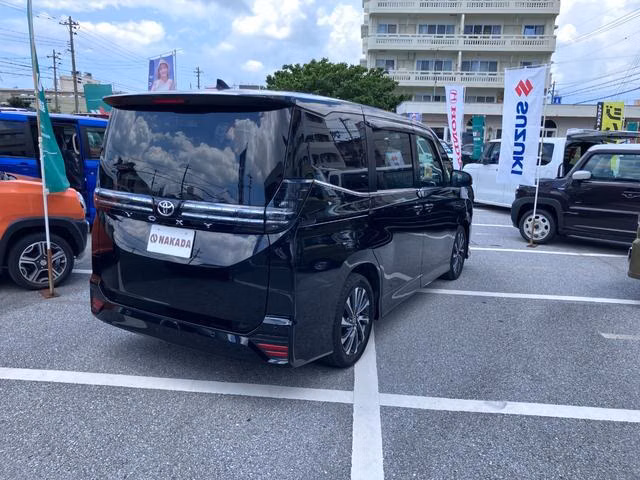 TOYOTA VOXY