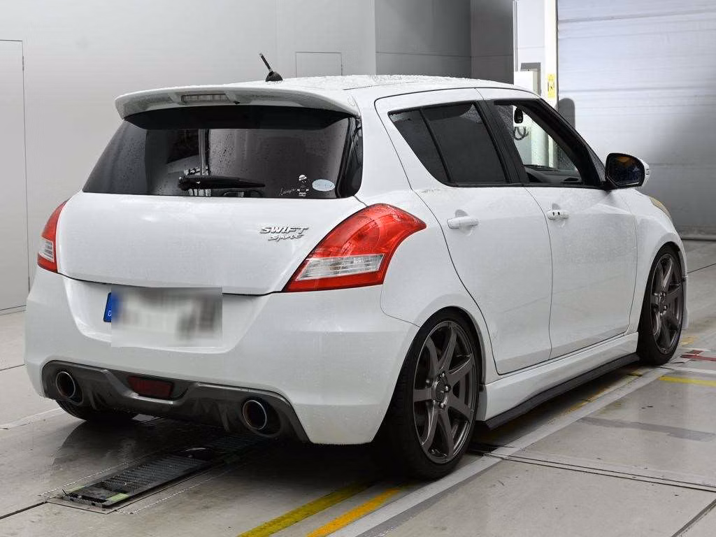 SUZUKI SWIFT