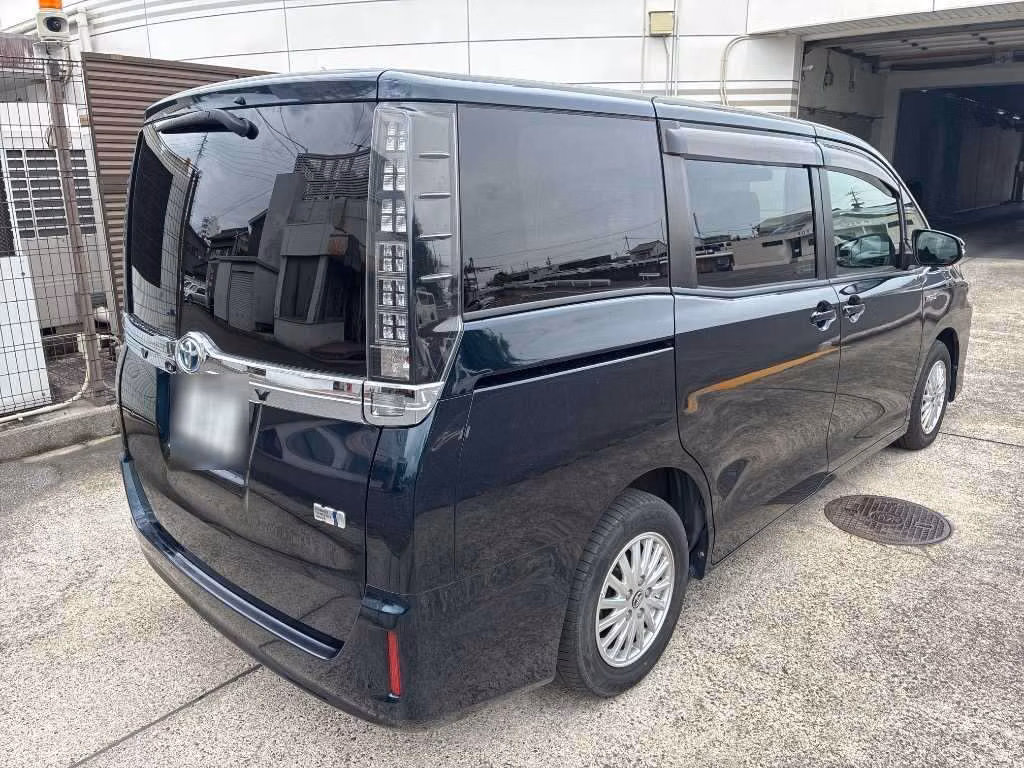 TOYOTA VOXY