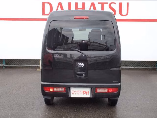 TOYOTA PIXIS VAN