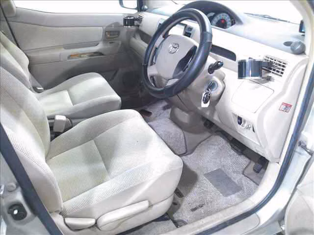 TOYOTA RAUM