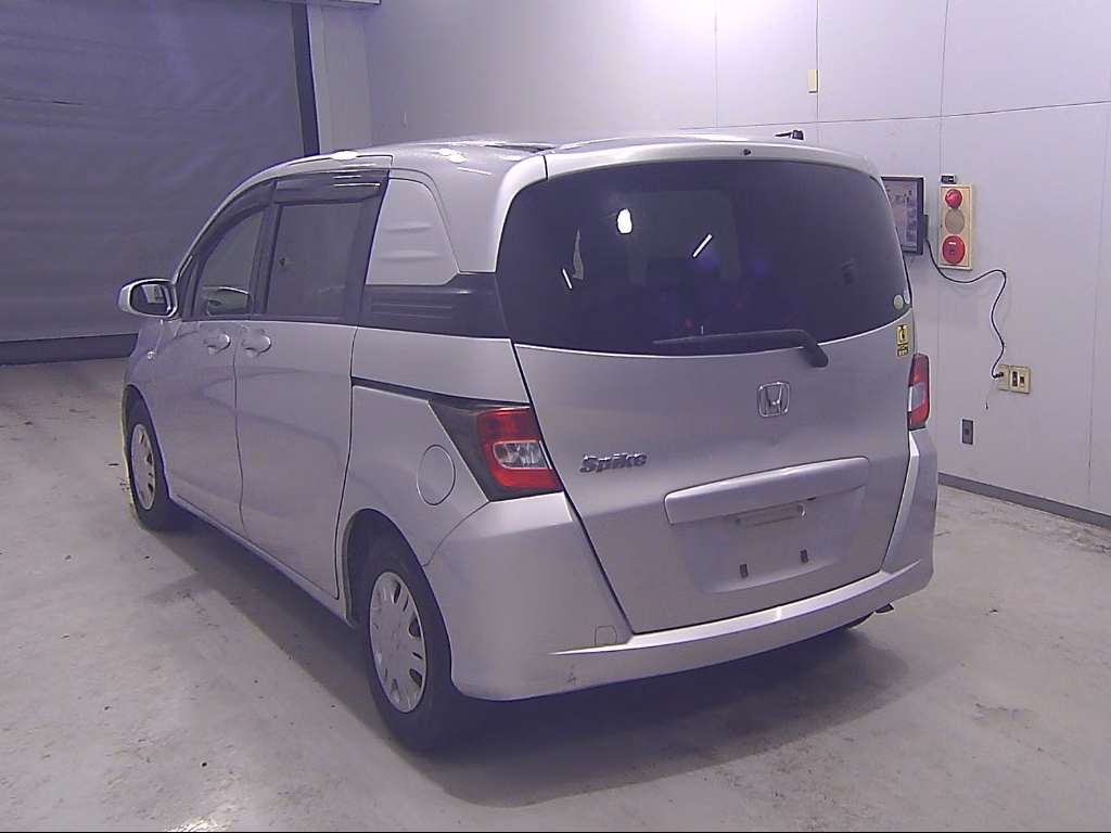 HONDA FREED SPIKE