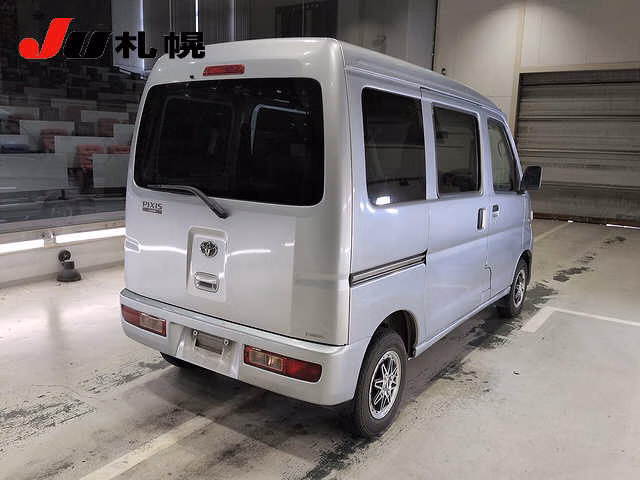 TOYOTA PIXIS VAN