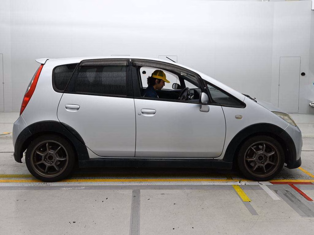 MITSUBISHI COLT