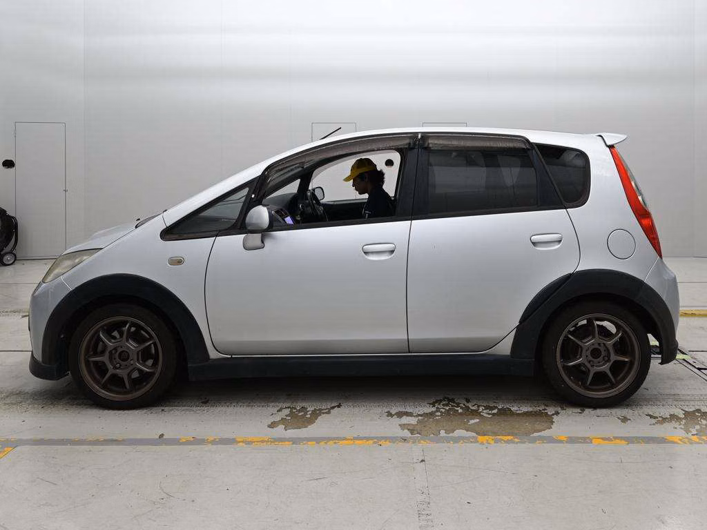 MITSUBISHI COLT