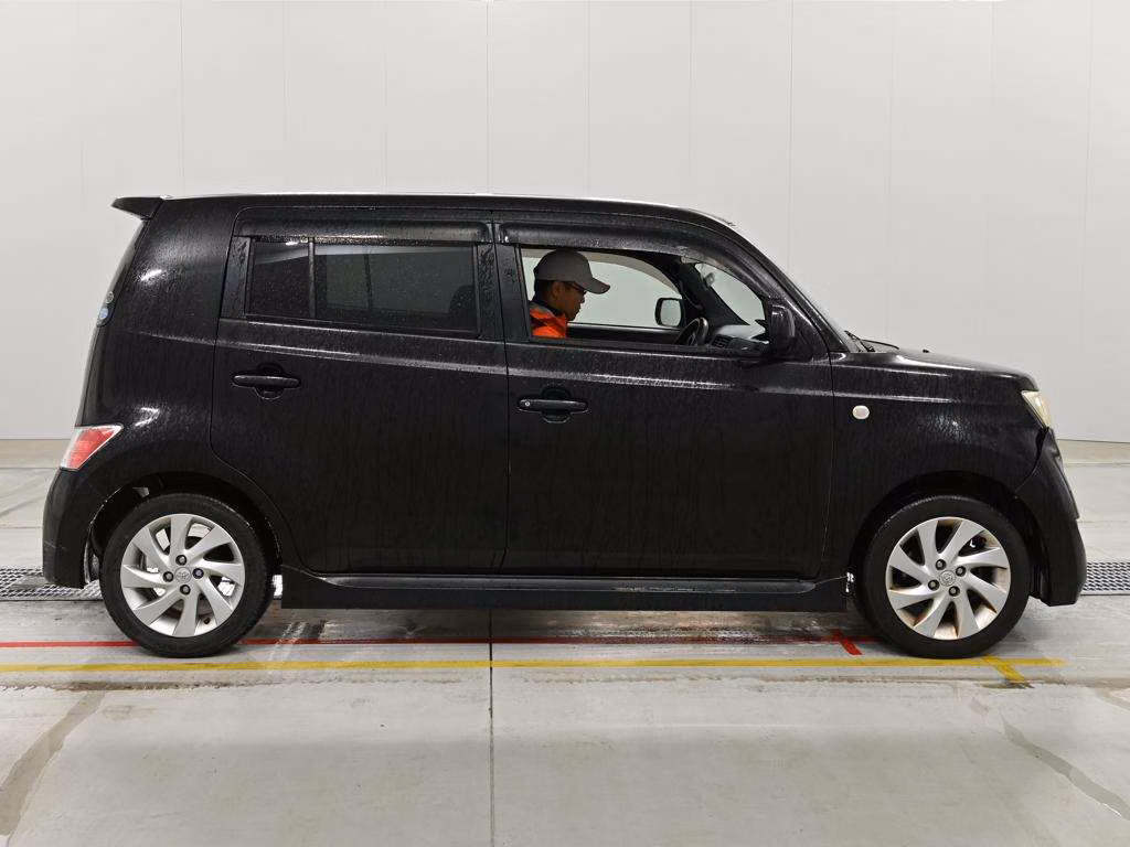 TOYOTA BB