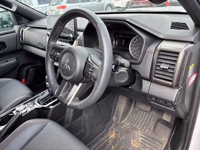 MITSUBISHI TRITON