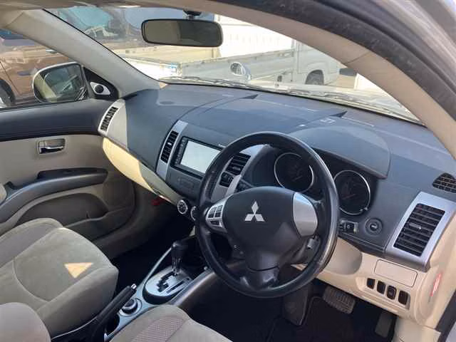 MITSUBISHI OUTLANDER