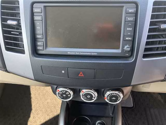 MITSUBISHI OUTLANDER