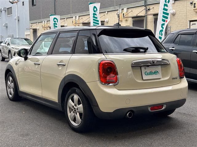 MINI HATCH