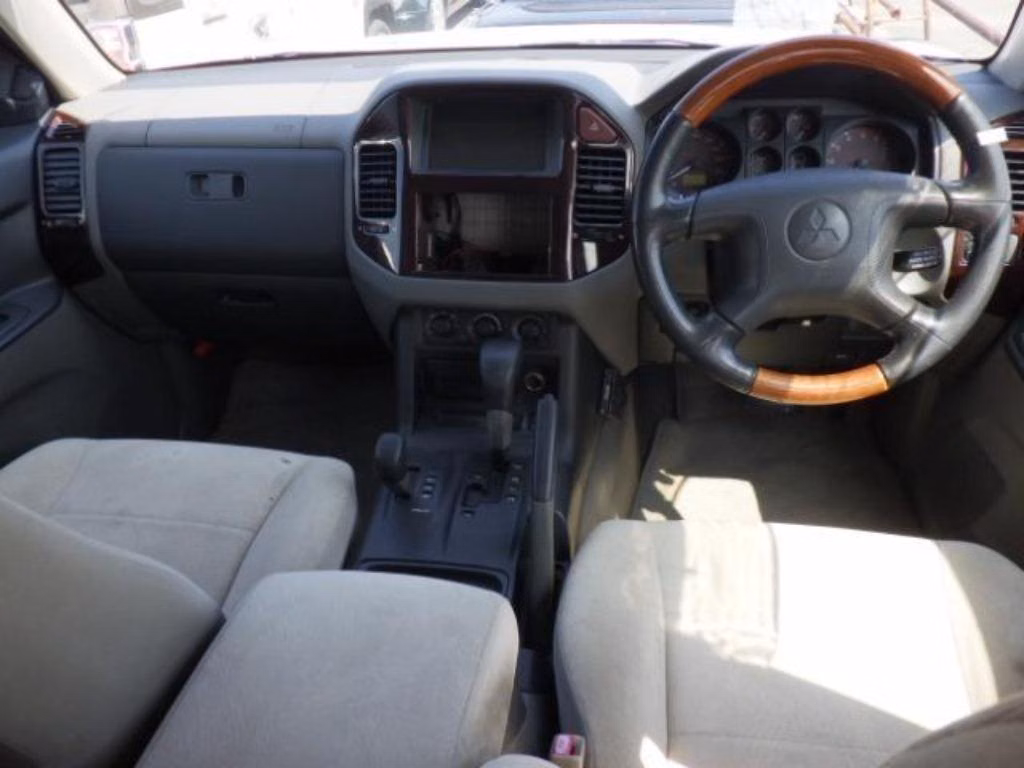 MITSUBISHI PAJERO