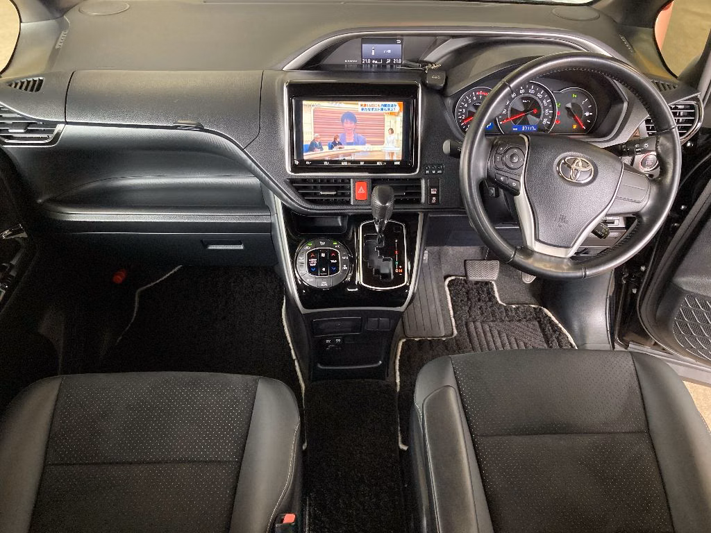 TOYOTA VOXY
