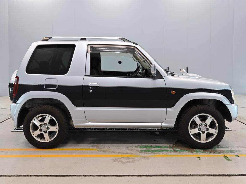 MITSUBISHI PAJERO MINI