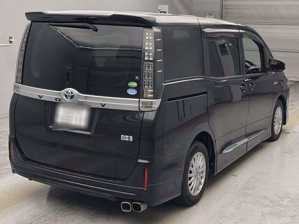 TOYOTA VOXY