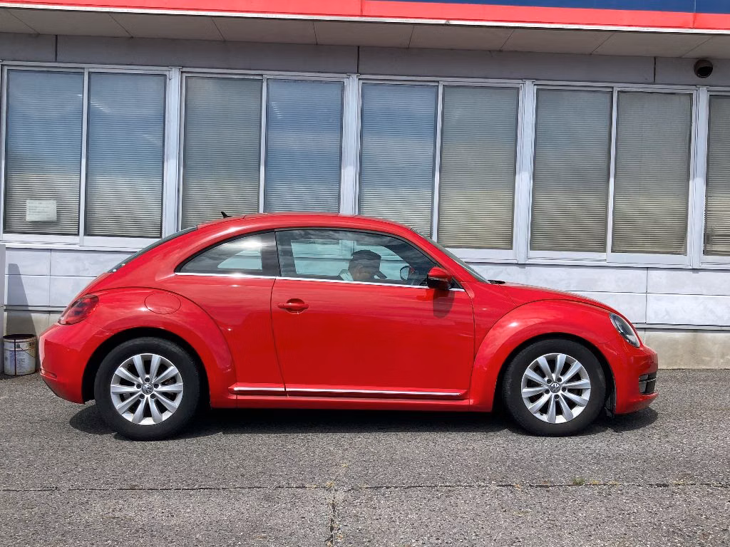 VOLKSWAGEN BEETLE
