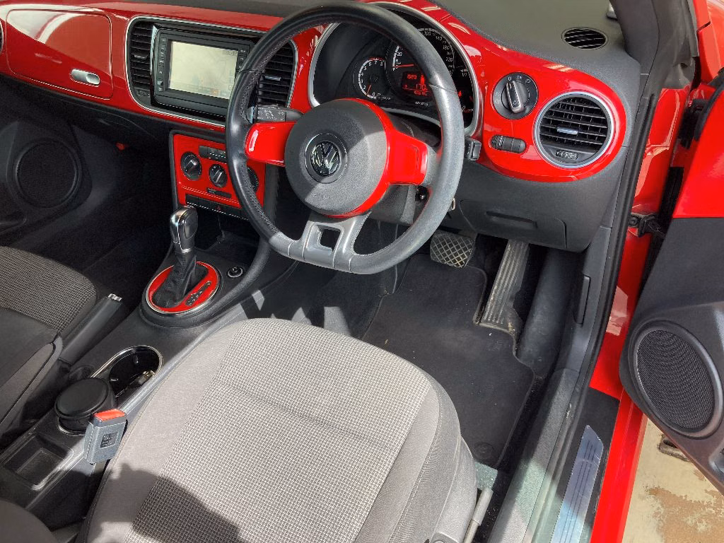 VOLKSWAGEN BEETLE