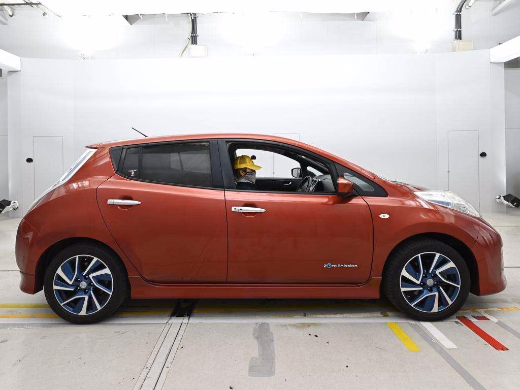 NISSAN LEAF