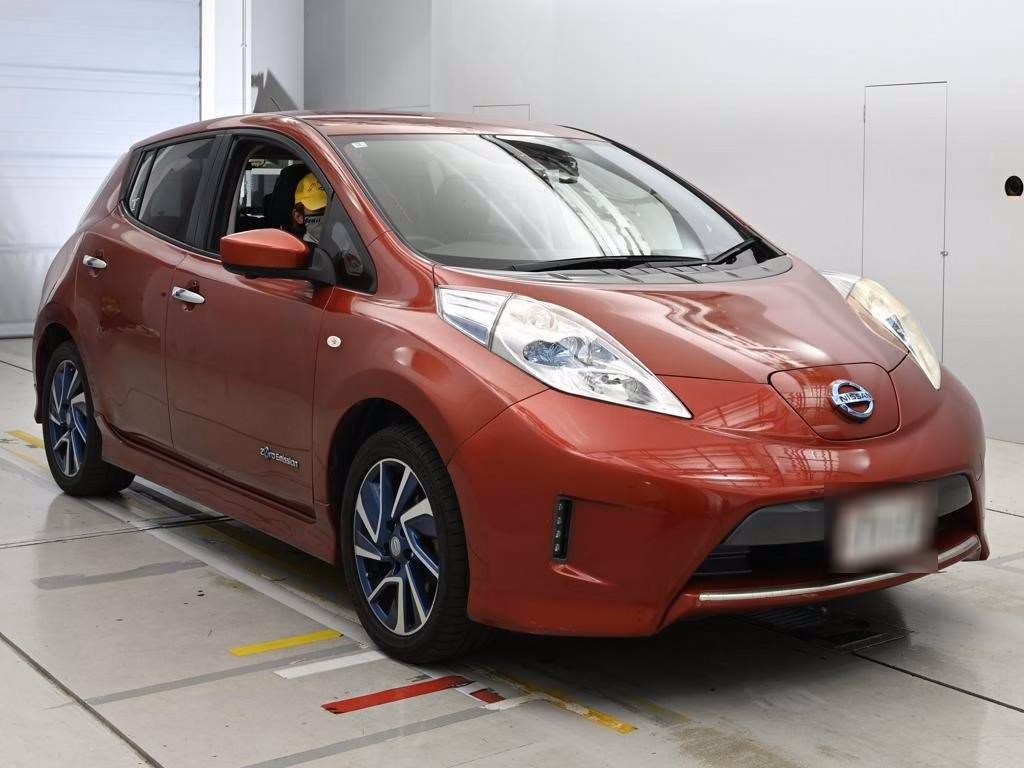 NISSAN LEAF