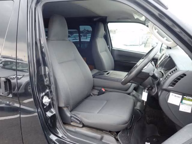 TOYOTA REGIUS ACE