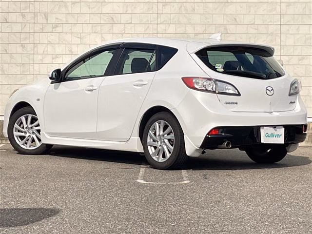 MAZDA AXELA