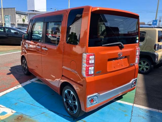 DAIHATSU WAKE