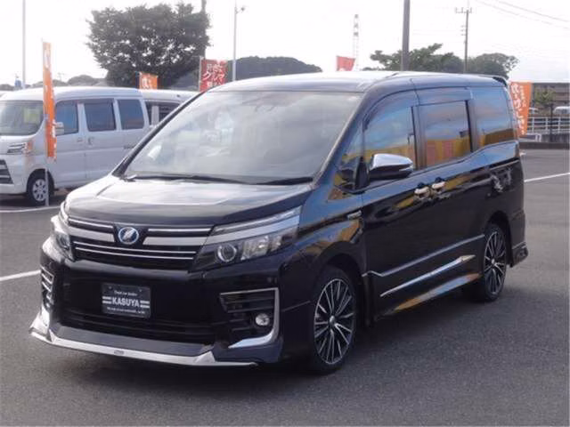 TOYOTA VOXY