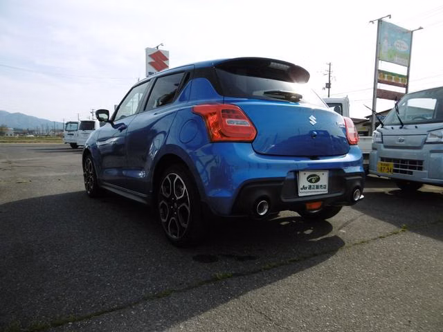SUZUKI SWIFT