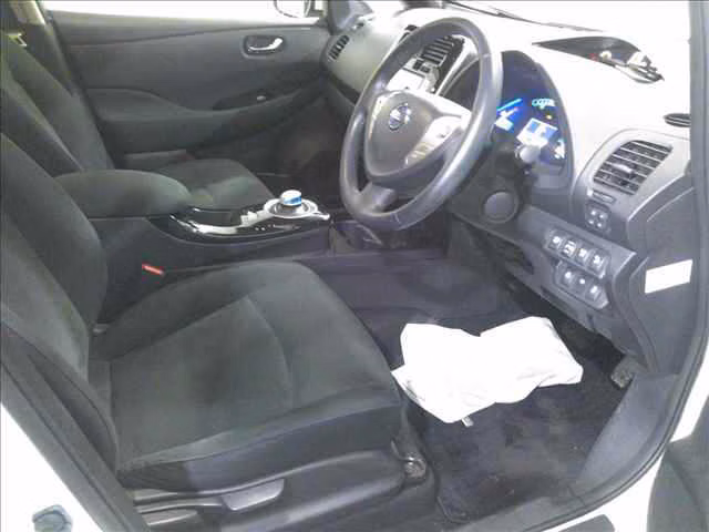 NISSAN LEAF