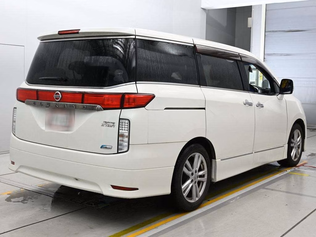 NISSAN ELGRAND