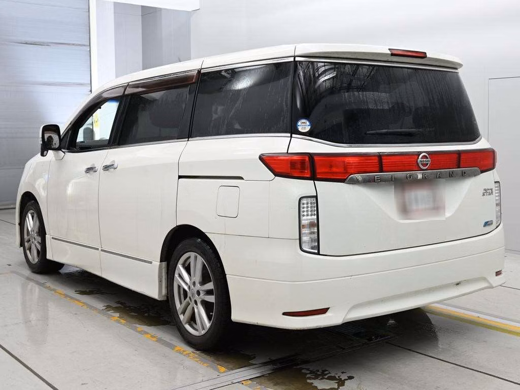 NISSAN ELGRAND
