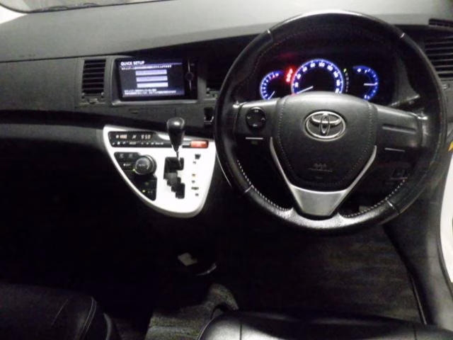 TOYOTA ISIS