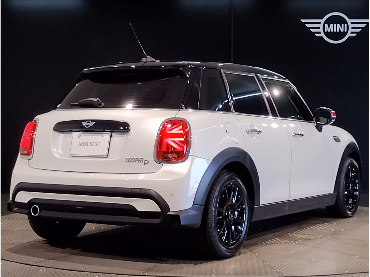 MINI HATCH