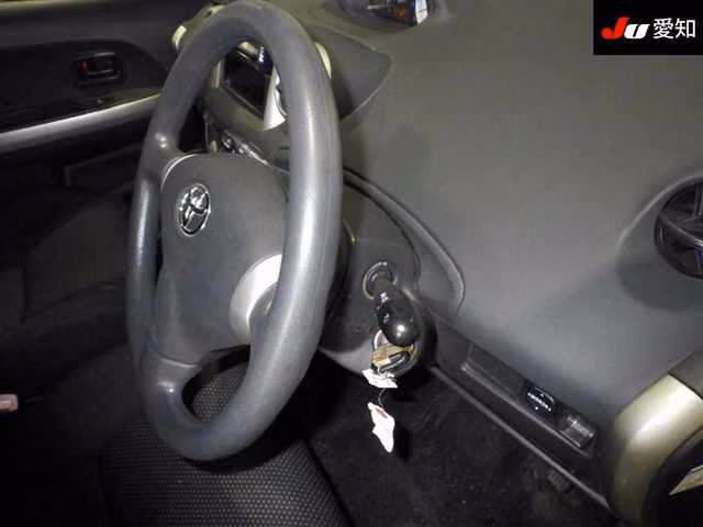 TOYOTA IST