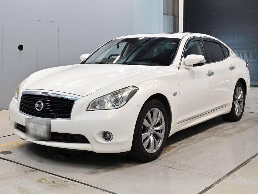 NISSAN FUGA
