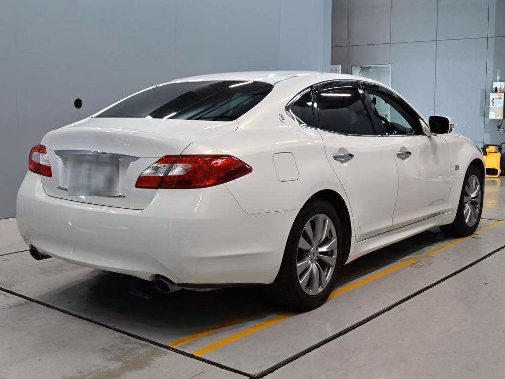 NISSAN FUGA
