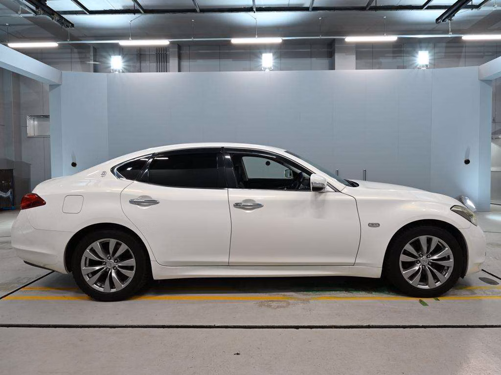 NISSAN FUGA