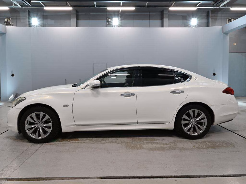 NISSAN FUGA