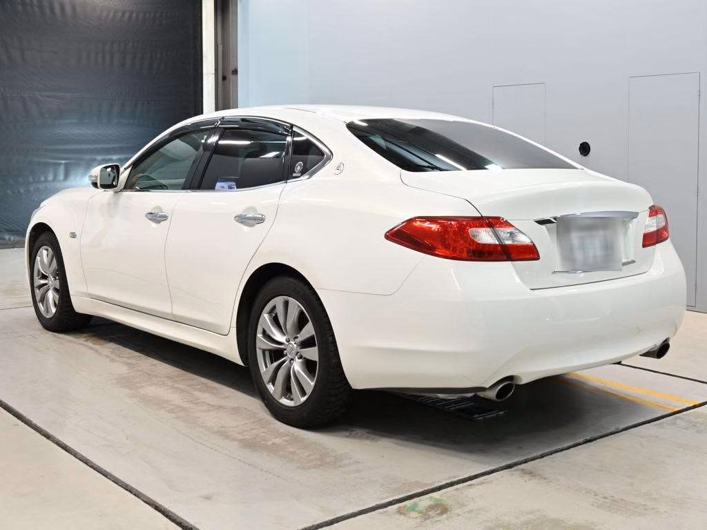 NISSAN FUGA