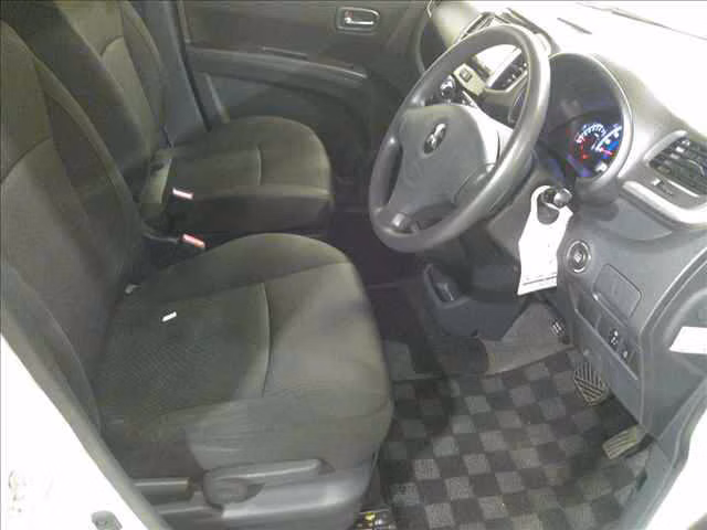 MITSUBISHI DELICA D:2
