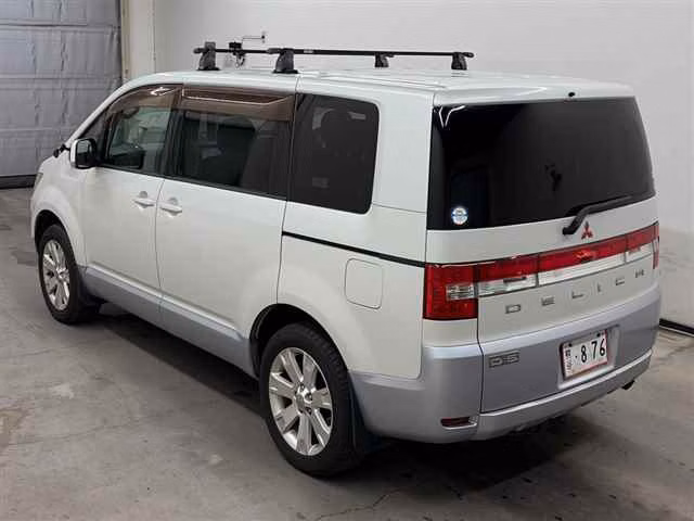 MITSUBISHI DELICA D:5