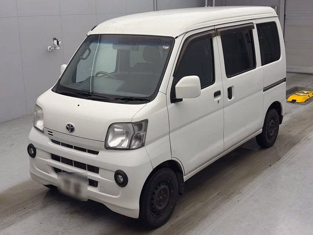 TOYOTA PIXIS VAN