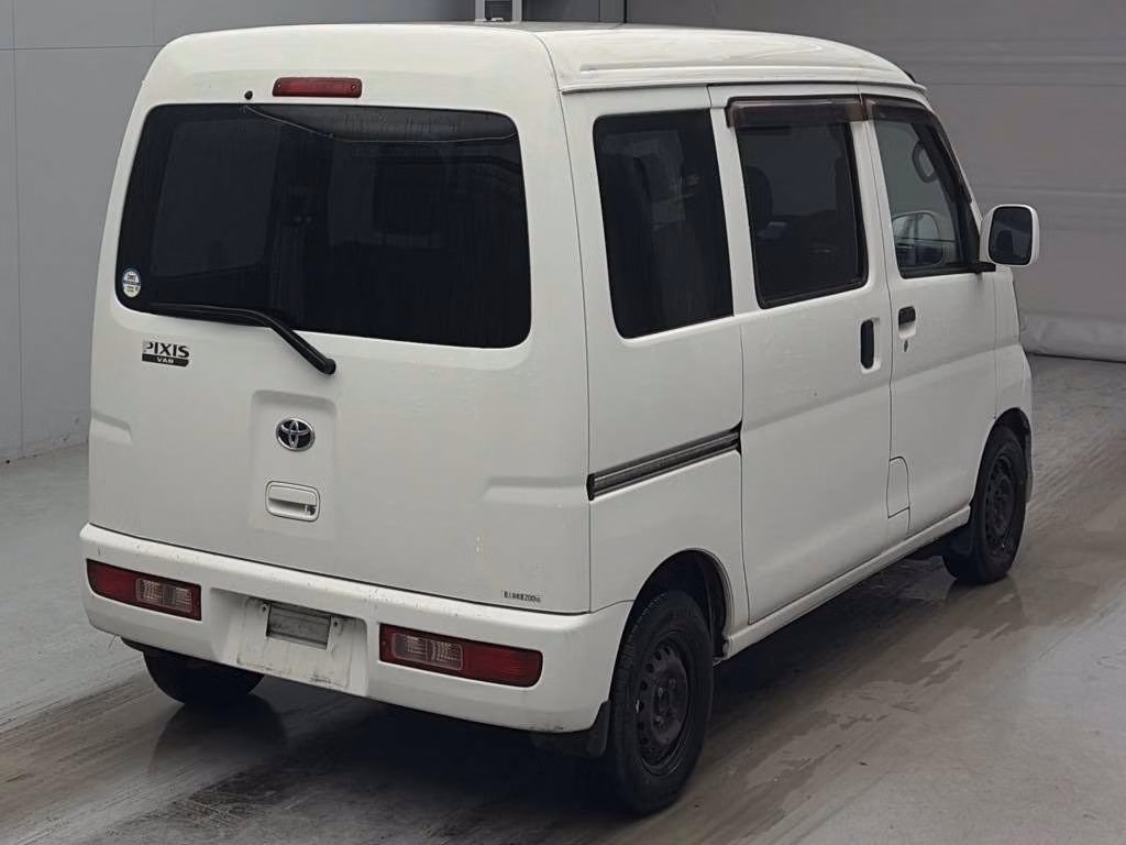 TOYOTA PIXIS VAN