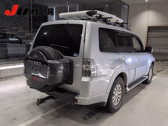 MITSUBISHI PAJERO