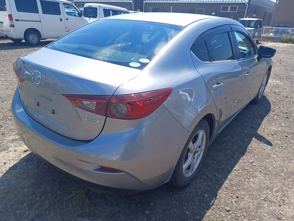 MAZDA AXELA