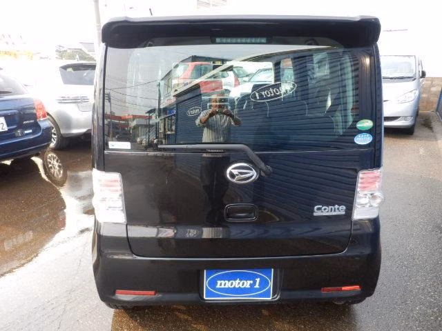 DAIHATSU MOVE CONTE