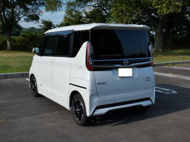 NISSAN ROOX